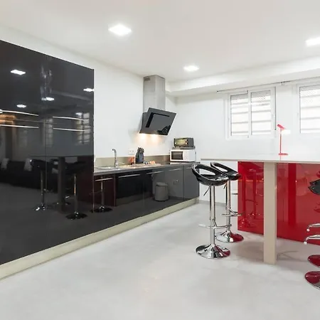 Incredible Luxury Location In Puerto Banus For Families 公寓 马尔韦利亚