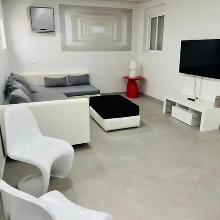 Incredible Luxury Location In Puerto Banus For Families *